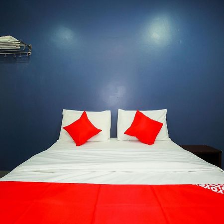 Oyo 89332 De Hotel Teluk Intan Kültér fotó