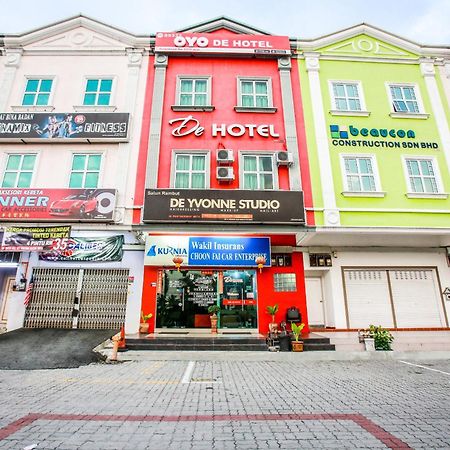 Oyo 89332 De Hotel Teluk Intan Kültér fotó