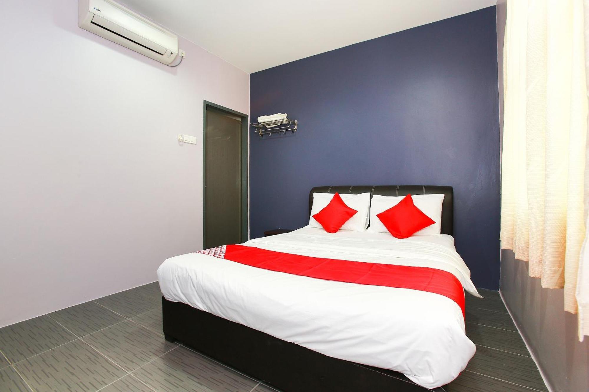Oyo 89332 De Hotel Teluk Intan Kültér fotó