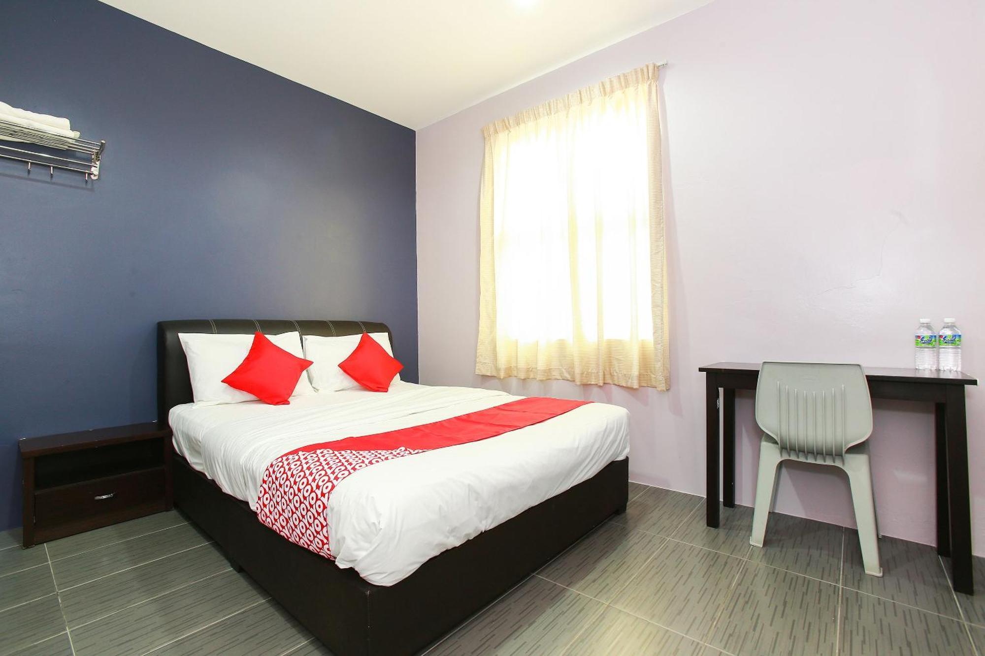 Oyo 89332 De Hotel Teluk Intan Kültér fotó
