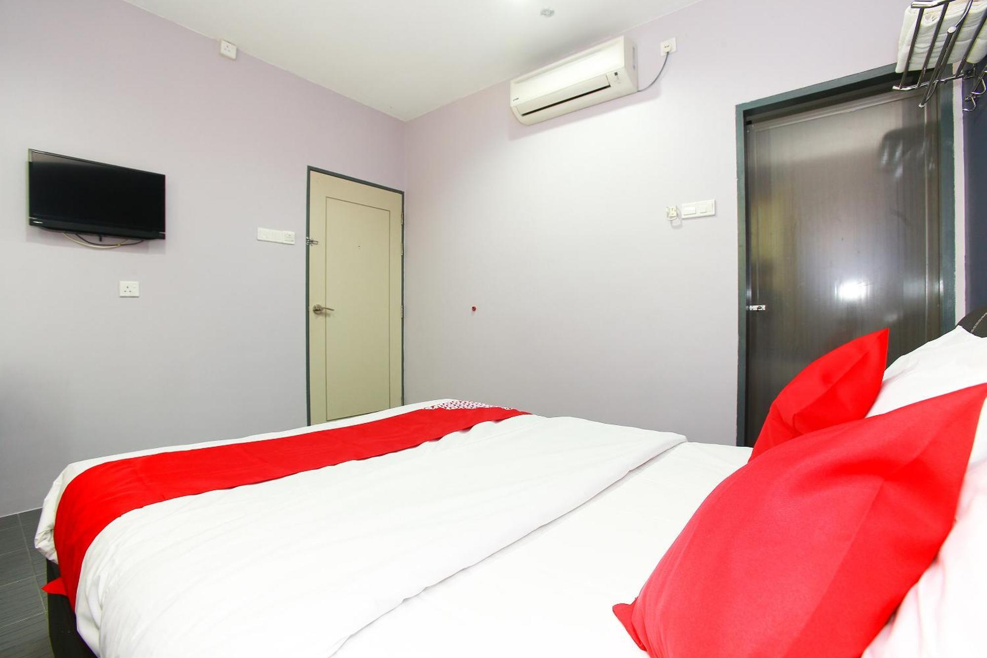 Oyo 89332 De Hotel Teluk Intan Kültér fotó