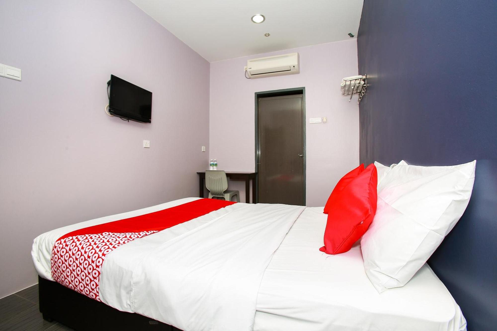 Oyo 89332 De Hotel Teluk Intan Kültér fotó