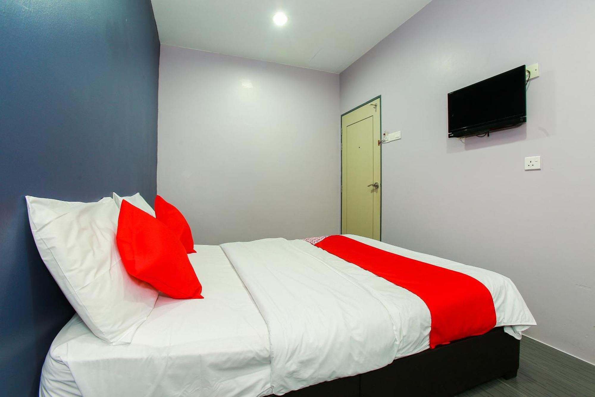 Oyo 89332 De Hotel Teluk Intan Kültér fotó