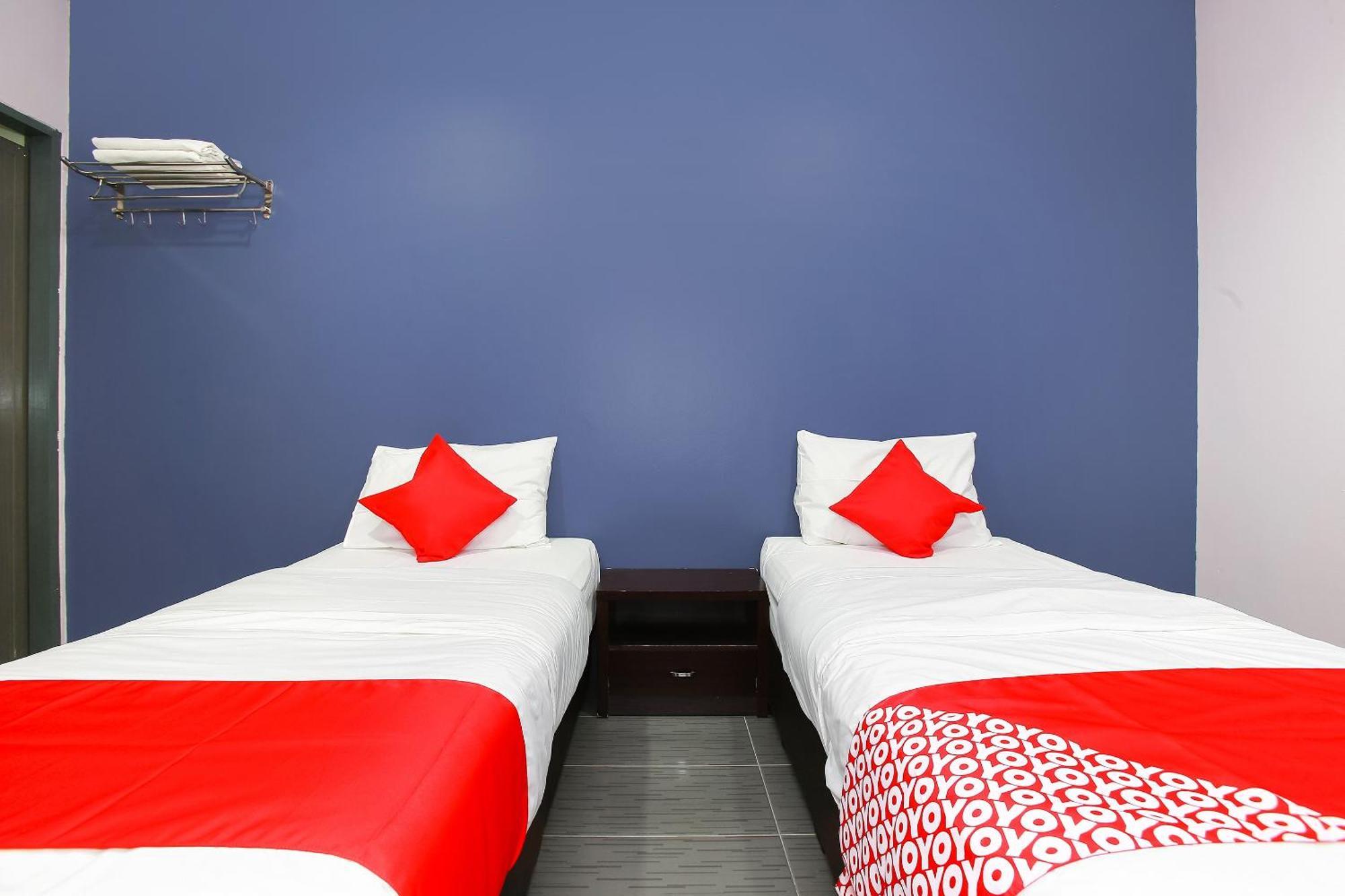 Oyo 89332 De Hotel Teluk Intan Kültér fotó