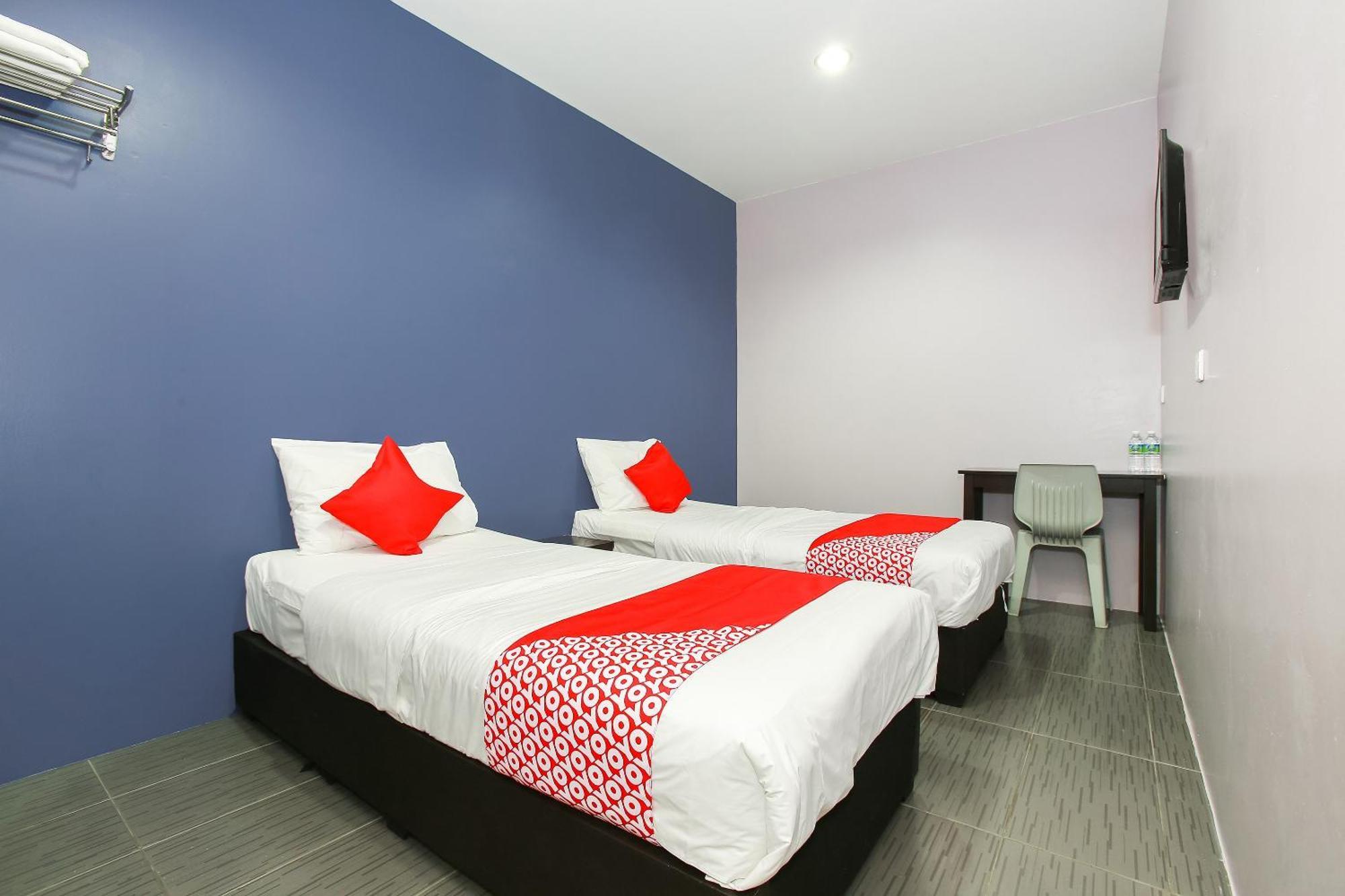 Oyo 89332 De Hotel Teluk Intan Kültér fotó