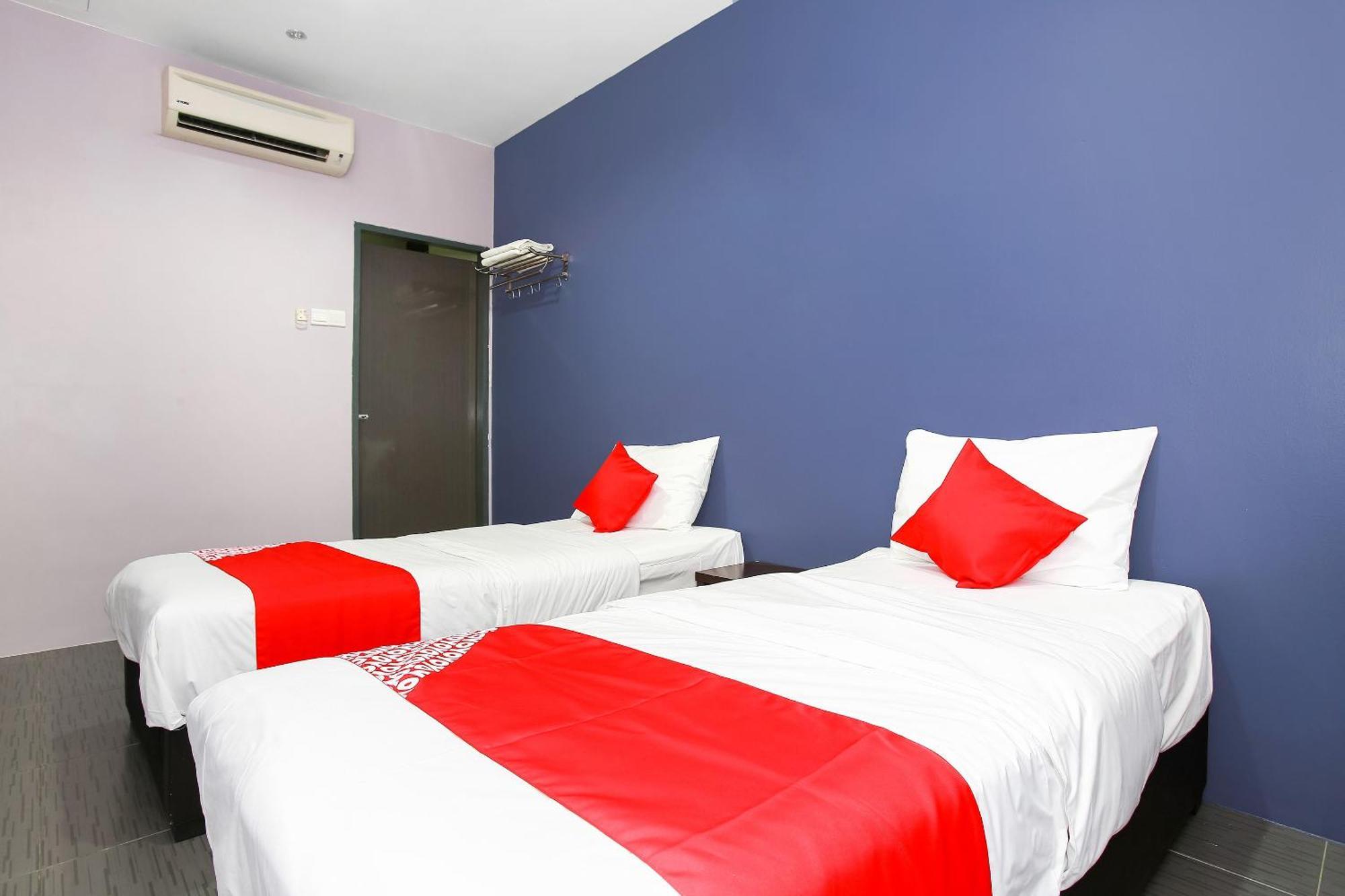 Oyo 89332 De Hotel Teluk Intan Kültér fotó